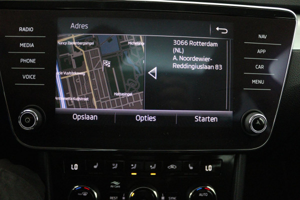 Škoda Superb Combi 1.5 TSI ACT Ambition Business (PANORAMADAK, STOELVERWARMING, TREKHAAK, ELEKTR STOELEN, NAVIGATIE, NL-AUTO)