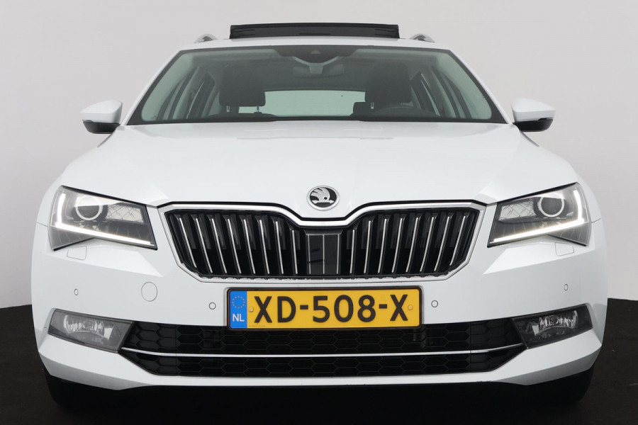 Škoda Superb Combi 1.5 TSI ACT Ambition Business (PANORAMADAK, STOELVERWARMING, TREKHAAK, ELEKTR STOELEN, NAVIGATIE, NL-AUTO)