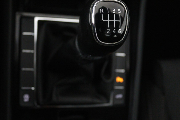 Škoda Superb Combi 1.5 TSI ACT Ambition Business (PANORAMADAK, STOELVERWARMING, TREKHAAK, ELEKTR STOELEN, NAVIGATIE, NL-AUTO)