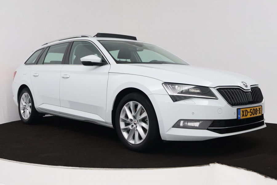 Škoda Superb Combi 1.5 TSI ACT Ambition Business (PANORAMADAK, STOELVERWARMING, TREKHAAK, ELEKTR STOELEN, NAVIGATIE, NL-AUTO)