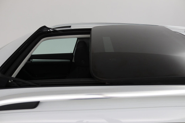 Škoda Superb Combi 1.5 TSI ACT Ambition Business (PANORAMADAK, STOELVERWARMING, TREKHAAK, ELEKTR STOELEN, NAVIGATIE, NL-AUTO)