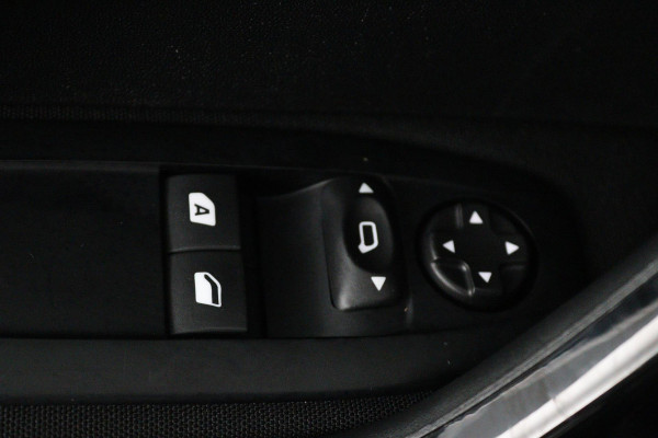 Peugeot 208 1.2 PureTech Blue Lease Active (PARKEERSENSOREN ACHTER, NAVIGATIE, BLUETOOTH, NL-AUTO, GOED ONDERHOUDEN)
