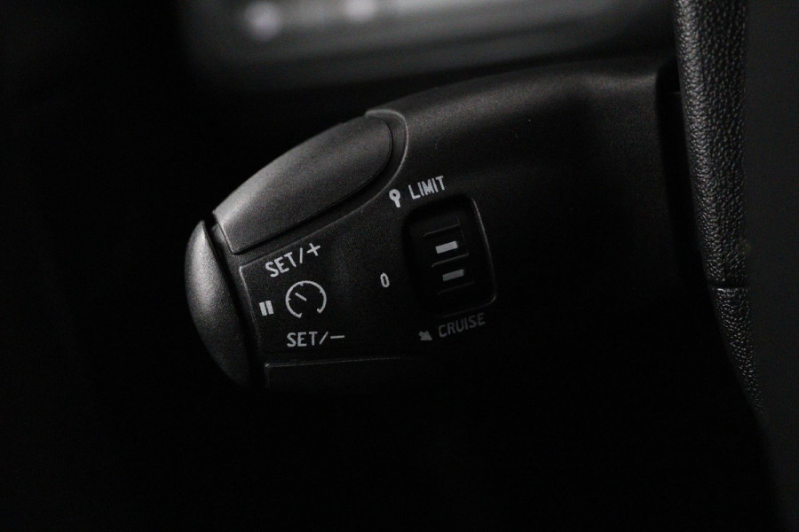 Peugeot 208 1.2 PureTech Blue Lease Active (PARKEERSENSOREN ACHTER, NAVIGATIE, BLUETOOTH, NL-AUTO, GOED ONDERHOUDEN)
