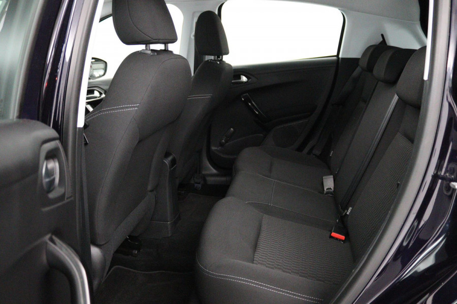 Peugeot 208 1.2 PureTech Blue Lease Active (PARKEERSENSOREN ACHTER, NAVIGATIE, BLUETOOTH, NL-AUTO, GOED ONDERHOUDEN)