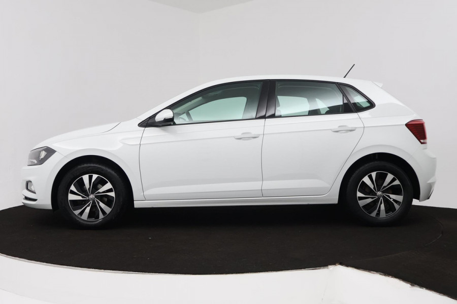 Volkswagen Polo 1.0 TSI Comfortline (PARKEERSENSOREN, CRUISE ADAPTIEF, NAVIGATIE, CARPLAY, NL-AUTO, GOED ONDERHOUDEN)