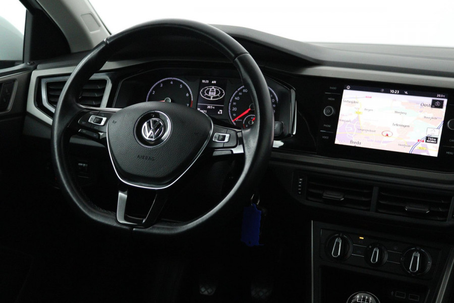Volkswagen Polo 1.0 TSI Comfortline (PARKEERSENSOREN, CRUISE ADAPTIEF, NAVIGATIE, CARPLAY, NL-AUTO, GOED ONDERHOUDEN)