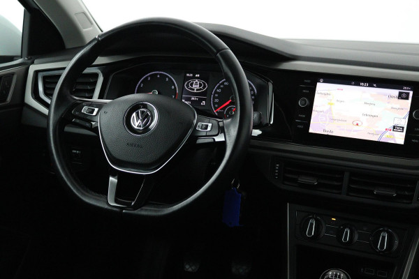 Volkswagen Polo 1.0 TSI Comfortline (PARKEERSENSOREN, CRUISE ADAPTIEF, NAVIGATIE, CARPLAY, NL-AUTO, GOED ONDERHOUDEN)