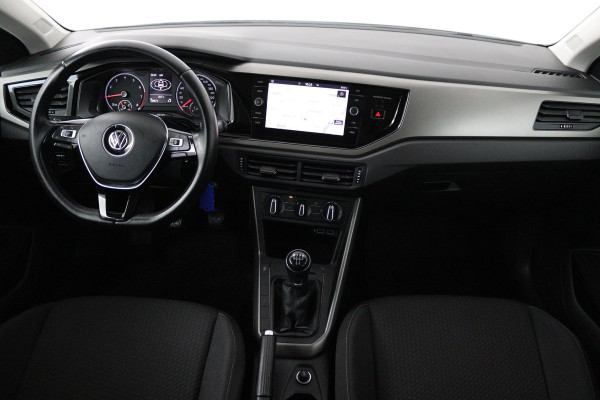 Volkswagen Polo 1.0 TSI Comfortline (PARKEERSENSOREN, CRUISE ADAPTIEF, NAVIGATIE, CARPLAY, NL-AUTO, GOED ONDERHOUDEN)