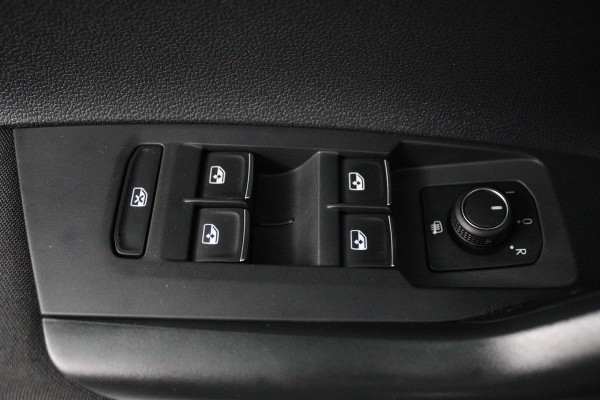 Volkswagen Polo 1.0 TSI Comfortline (PARKEERSENSOREN, CRUISE ADAPTIEF, NAVIGATIE, CARPLAY, NL-AUTO, GOED ONDERHOUDEN)