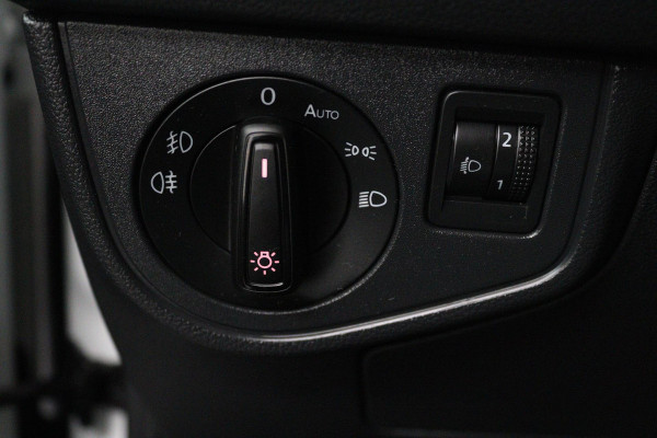Volkswagen Polo 1.0 TSI Comfortline (PARKEERSENSOREN, CRUISE ADAPTIEF, NAVIGATIE, CARPLAY, NL-AUTO, GOED ONDERHOUDEN)