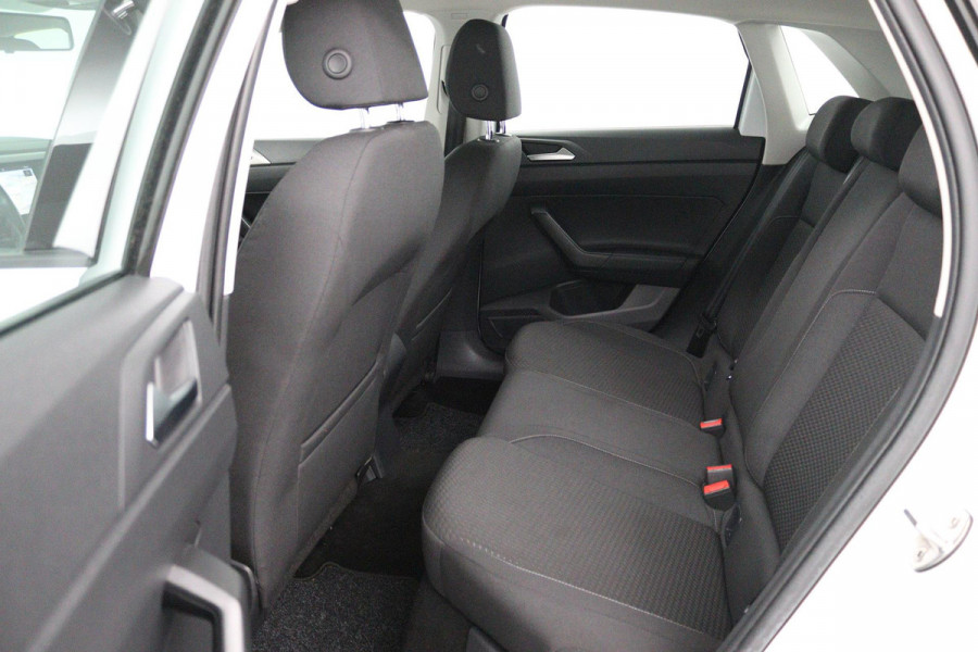 Volkswagen Polo 1.0 TSI Comfortline (PARKEERSENSOREN, CRUISE ADAPTIEF, NAVIGATIE, CARPLAY, NL-AUTO, GOED ONDERHOUDEN)
