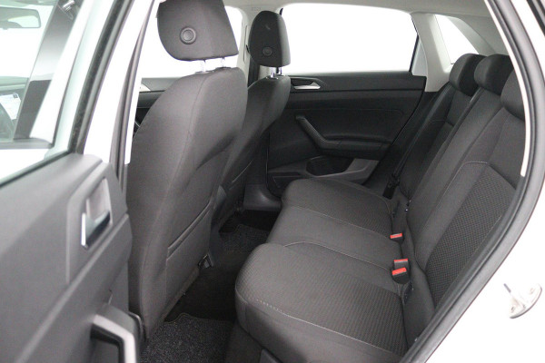 Volkswagen Polo 1.0 TSI Comfortline (PARKEERSENSOREN, CRUISE ADAPTIEF, NAVIGATIE, CARPLAY, NL-AUTO, GOED ONDERHOUDEN)