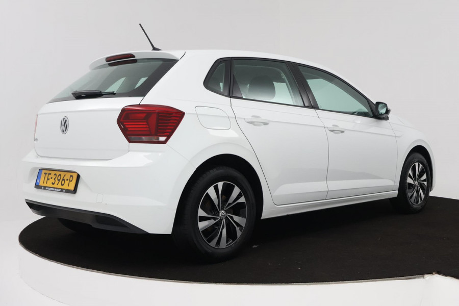 Volkswagen Polo 1.0 TSI Comfortline (PARKEERSENSOREN, CRUISE ADAPTIEF, NAVIGATIE, CARPLAY, NL-AUTO, GOED ONDERHOUDEN)