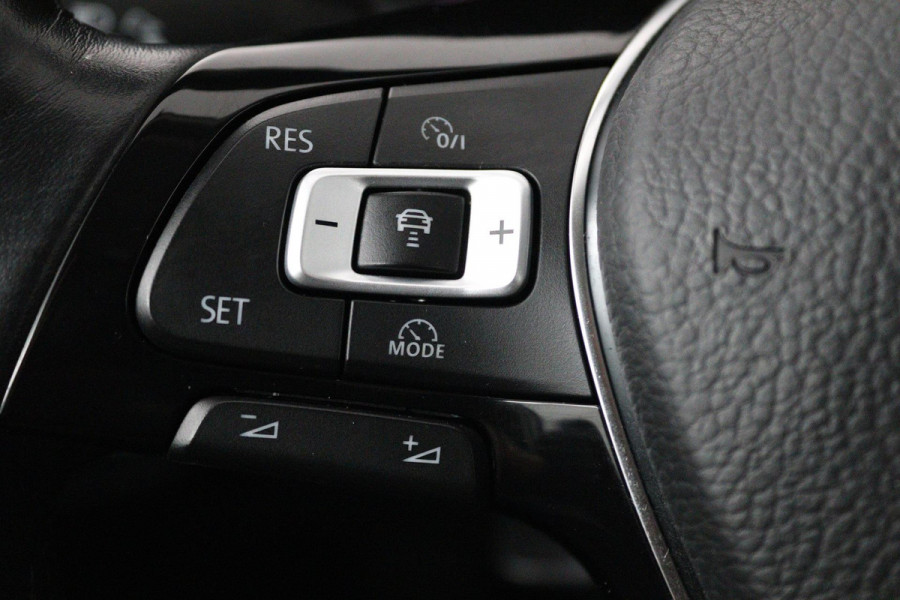 Volkswagen Polo 1.0 TSI Comfortline (PARKEERSENSOREN, CRUISE ADAPTIEF, NAVIGATIE, CARPLAY, NL-AUTO, GOED ONDERHOUDEN)
