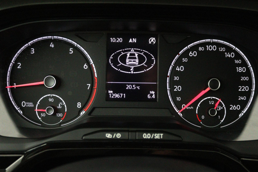 Volkswagen Polo 1.0 TSI Comfortline (PARKEERSENSOREN, CRUISE ADAPTIEF, NAVIGATIE, CARPLAY, NL-AUTO, GOED ONDERHOUDEN)