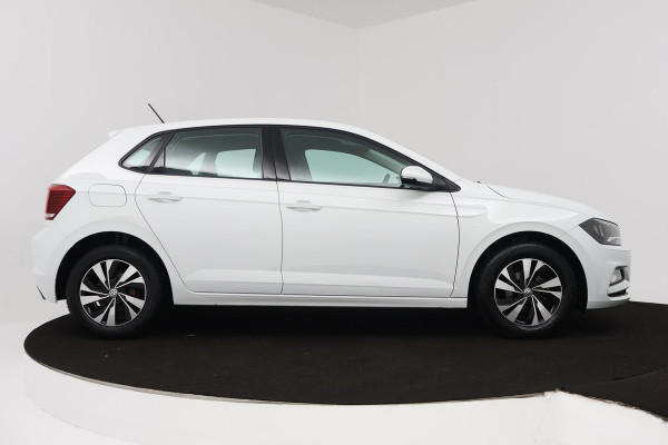 Volkswagen Polo 1.0 TSI Comfortline (PARKEERSENSOREN, CRUISE ADAPTIEF, NAVIGATIE, CARPLAY, NL-AUTO, GOED ONDERHOUDEN)