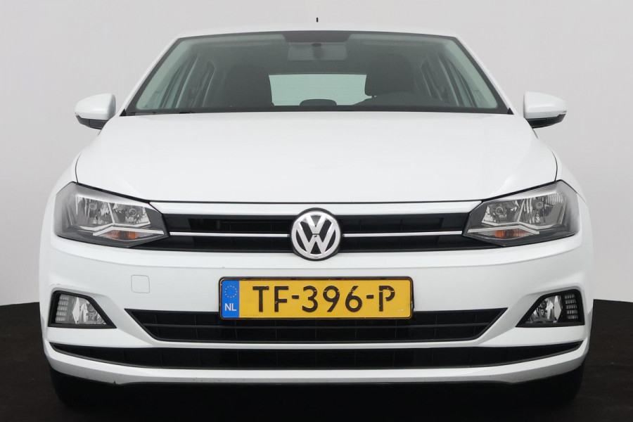 Volkswagen Polo 1.0 TSI Comfortline (PARKEERSENSOREN, CRUISE ADAPTIEF, NAVIGATIE, CARPLAY, NL-AUTO, GOED ONDERHOUDEN)
