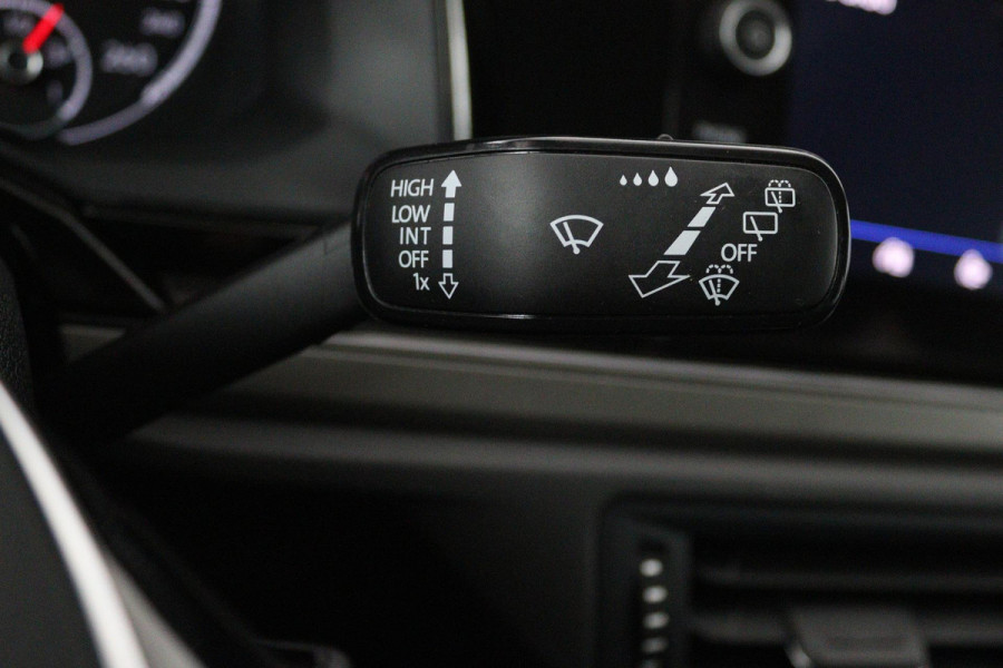 Volkswagen Polo 1.0 TSI Comfortline (PARKEERSENSOREN, CRUISE ADAPTIEF, NAVIGATIE, CARPLAY, NL-AUTO, GOED ONDERHOUDEN)