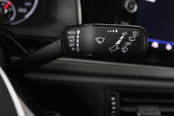 Volkswagen Polo 1.0 TSI Comfortline (PARKEERSENSOREN, CRUISE ADAPTIEF, NAVIGATIE, CARPLAY, NL-AUTO, GOED ONDERHOUDEN)