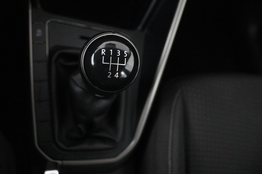 Volkswagen Polo 1.0 TSI Comfortline (PARKEERSENSOREN, CRUISE ADAPTIEF, NAVIGATIE, CARPLAY, NL-AUTO, GOED ONDERHOUDEN)