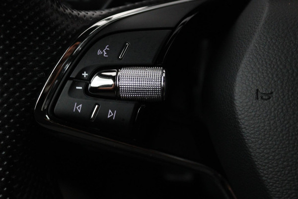 Škoda Kamiq 1.0 TSI Sport Business (STOELVERWARMING, CRUISE CONTROL, PARKEERSENSOREN, ACHTERUITRIJCAMERA, AUTOMAAT)