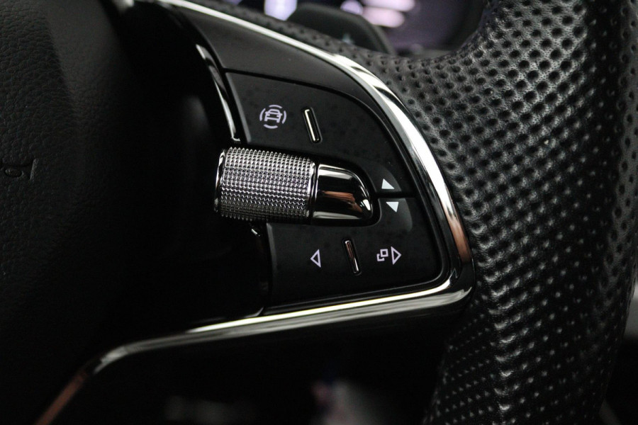 Škoda Kamiq 1.0 TSI Sport Business (STOELVERWARMING, CRUISE CONTROL, PARKEERSENSOREN, ACHTERUITRIJCAMERA, AUTOMAAT)