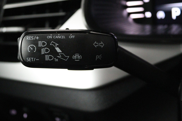Škoda Kamiq 1.0 TSI Sport Business (STOELVERWARMING, CRUISE CONTROL, PARKEERSENSOREN, ACHTERUITRIJCAMERA, AUTOMAAT)