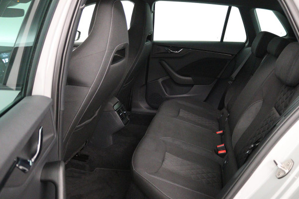 Škoda Kamiq 1.0 TSI Sport Business (STOELVERWARMING, CRUISE CONTROL, PARKEERSENSOREN, ACHTERUITRIJCAMERA, AUTOMAAT)