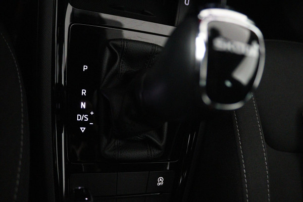Škoda Kamiq 1.0 TSI Sport Business (STOELVERWARMING, CRUISE CONTROL, PARKEERSENSOREN, ACHTERUITRIJCAMERA, AUTOMAAT)