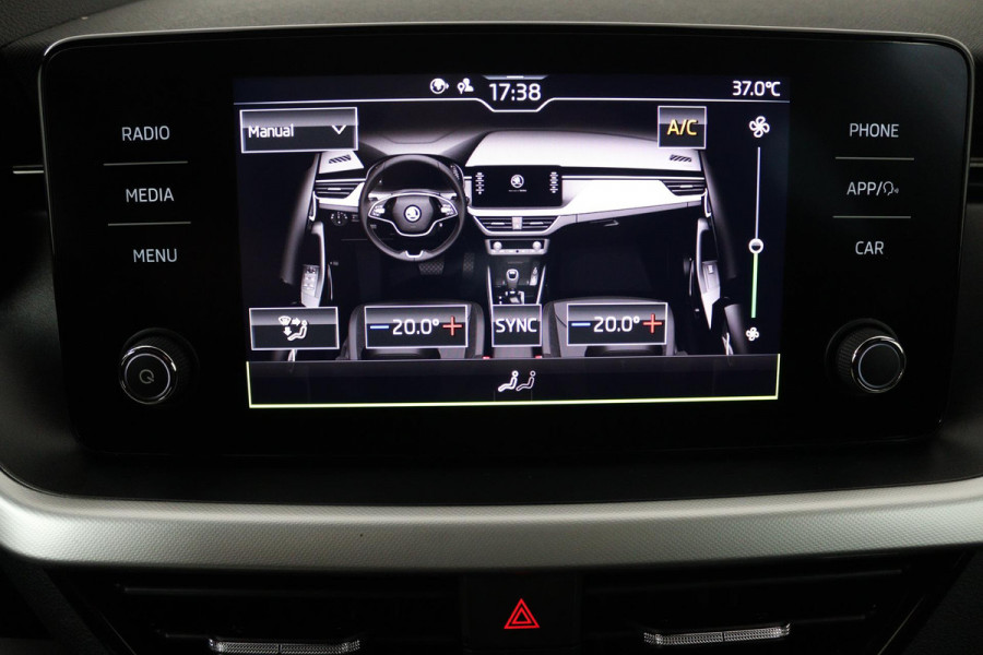 Škoda Kamiq 1.0 TSI Sport Business (STOELVERWARMING, CRUISE CONTROL, PARKEERSENSOREN, ACHTERUITRIJCAMERA, AUTOMAAT)