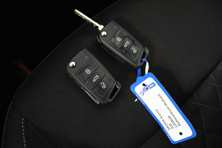 Škoda Kamiq 1.0 TSI Sport Business (STOELVERWARMING, CRUISE CONTROL, PARKEERSENSOREN, ACHTERUITRIJCAMERA, AUTOMAAT)