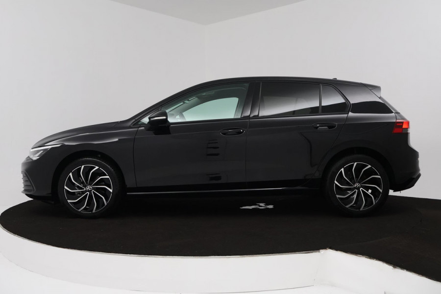 Volkswagen Golf 1.0 TSI Life (PARKEERSENSOREN, CRUISE CONTROL ADAPTIEF, NAVIGATIE, NL-AUTO)