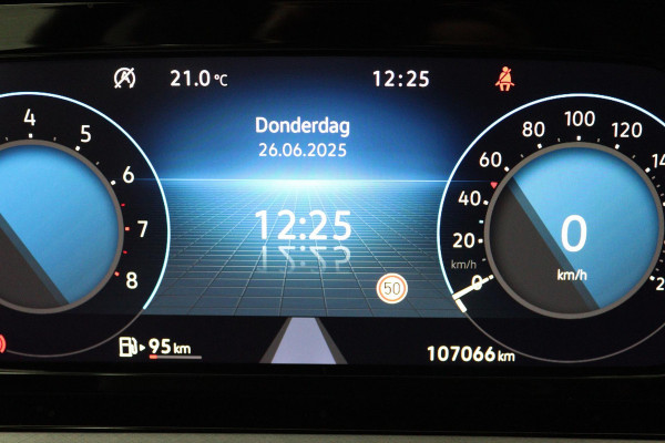 Volkswagen Golf 1.0 TSI Life (PARKEERSENSOREN, CRUISE CONTROL ADAPTIEF, NAVIGATIE, NL-AUTO)