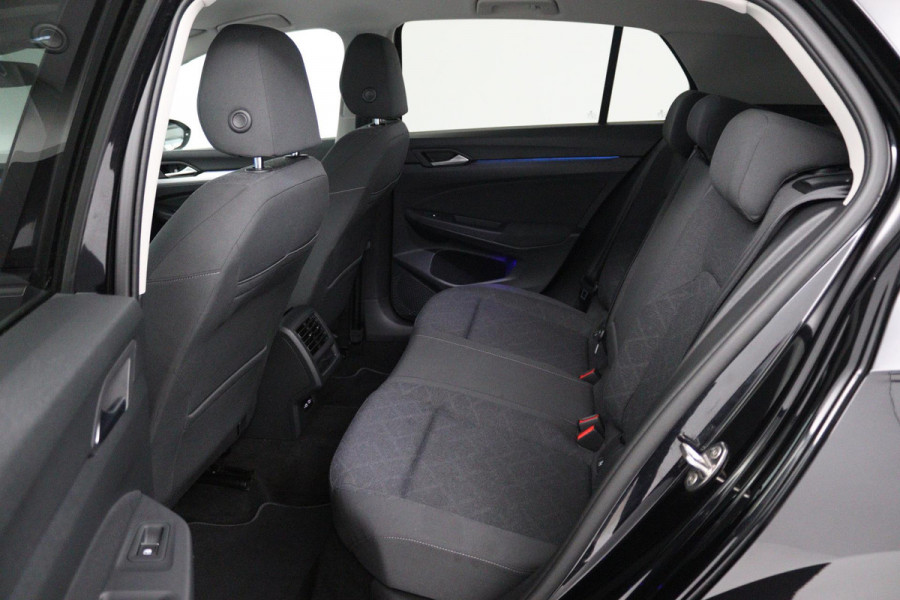 Volkswagen Golf 1.0 TSI Life (PARKEERSENSOREN, CRUISE CONTROL ADAPTIEF, NAVIGATIE, NL-AUTO)