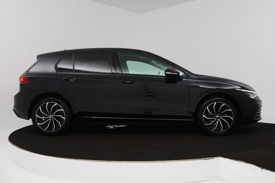 Volkswagen Golf 1.0 TSI Life (PARKEERSENSOREN, CRUISE CONTROL ADAPTIEF, NAVIGATIE, NL-AUTO)