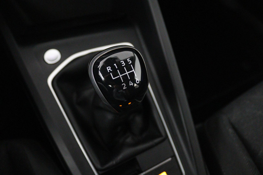 Volkswagen Golf 1.0 TSI Life (PARKEERSENSOREN, CRUISE CONTROL ADAPTIEF, NAVIGATIE, NL-AUTO)