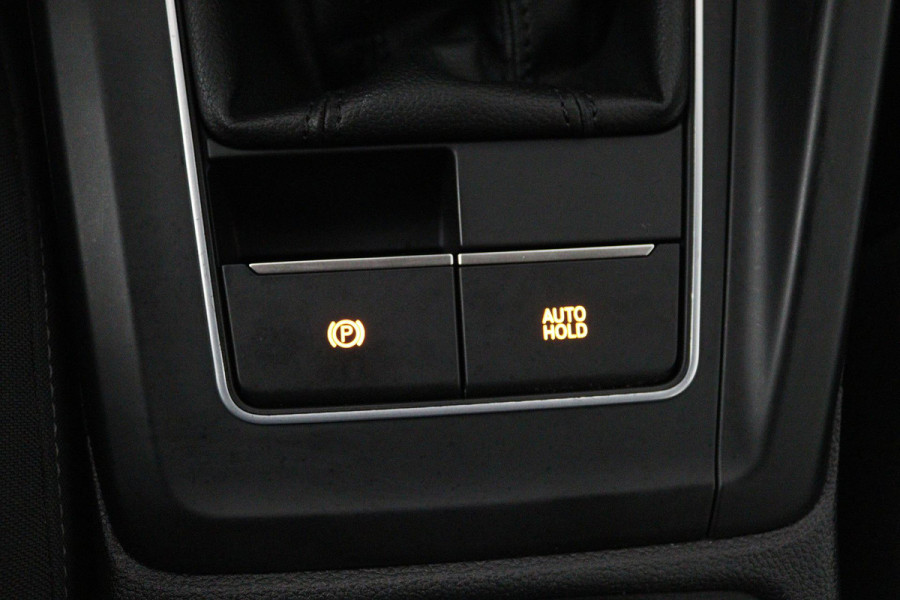 Volkswagen Golf 1.0 TSI Life (PARKEERSENSOREN, CRUISE CONTROL ADAPTIEF, NAVIGATIE, NL-AUTO)