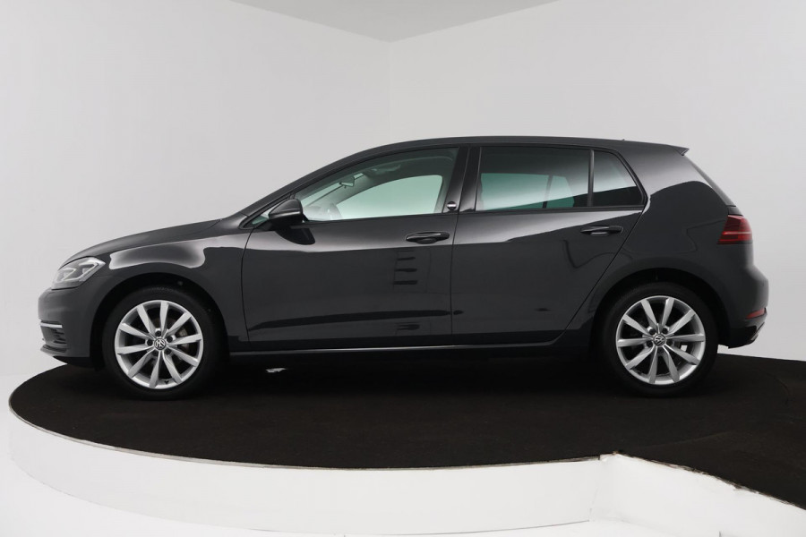 Volkswagen Golf 1.0 TSI Comfortline (PARKEERSENSOREN, CRUISE ADAPTIEF, NAVIGATIE, STOELVERWARMING)