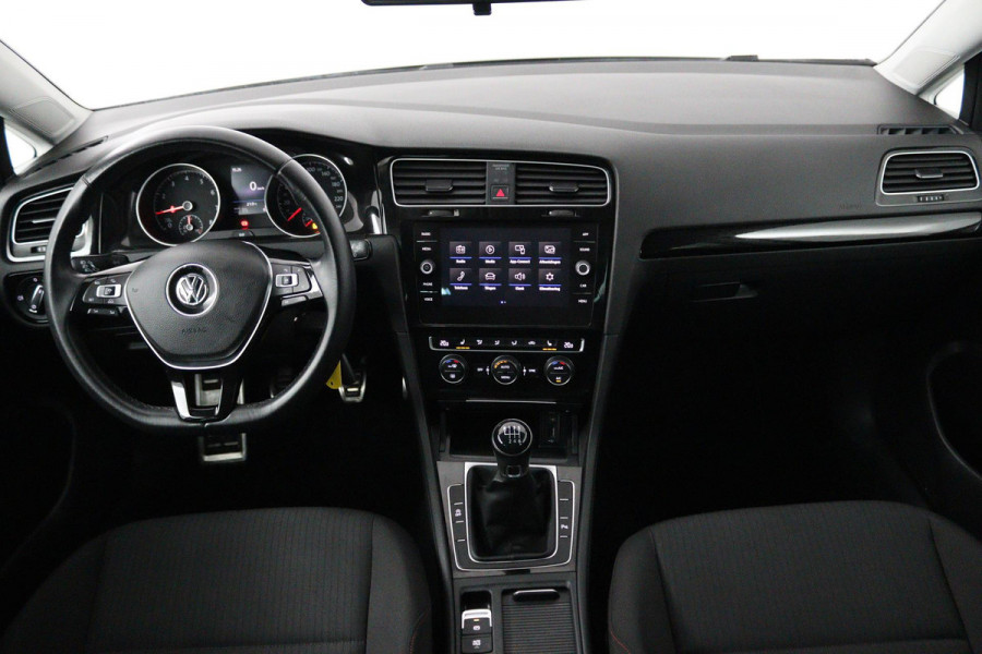 Volkswagen Golf 1.0 TSI Comfortline (PARKEERSENSOREN, CRUISE ADAPTIEF, NAVIGATIE, STOELVERWARMING)