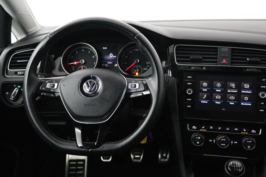 Volkswagen Golf 1.0 TSI Comfortline (PARKEERSENSOREN, CRUISE ADAPTIEF, NAVIGATIE, STOELVERWARMING)