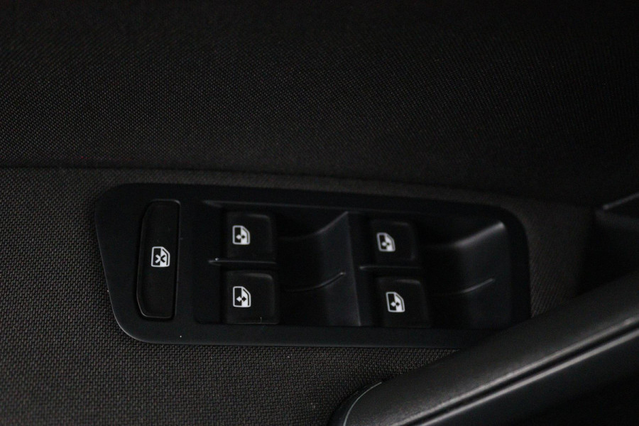 Volkswagen Golf 1.0 TSI Comfortline (PARKEERSENSOREN, CRUISE ADAPTIEF, NAVIGATIE, STOELVERWARMING)