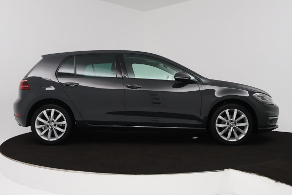 Volkswagen Golf 1.0 TSI Comfortline (PARKEERSENSOREN, CRUISE ADAPTIEF, NAVIGATIE, STOELVERWARMING)