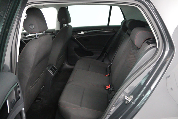 Volkswagen Golf 1.0 TSI Comfortline (PARKEERSENSOREN, CRUISE ADAPTIEF, NAVIGATIE, STOELVERWARMING)