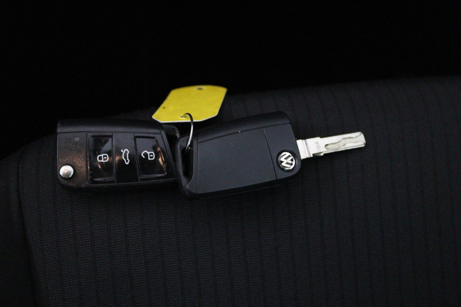 Volkswagen Golf 1.0 TSI Comfortline (PARKEERSENSOREN, CRUISE ADAPTIEF, NAVIGATIE, STOELVERWARMING)