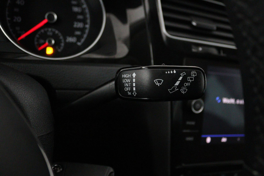 Volkswagen Golf 1.0 TSI Comfortline (PARKEERSENSOREN, CRUISE ADAPTIEF, NAVIGATIE, STOELVERWARMING)
