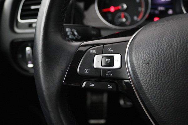 Volkswagen Golf 1.0 TSI Comfortline (PARKEERSENSOREN, CRUISE ADAPTIEF, NAVIGATIE, STOELVERWARMING)