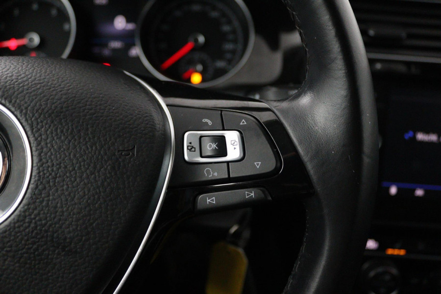 Volkswagen Golf 1.0 TSI Comfortline (PARKEERSENSOREN, CRUISE ADAPTIEF, NAVIGATIE, STOELVERWARMING)