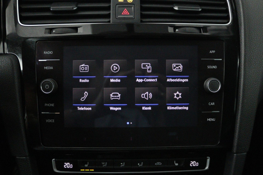 Volkswagen Golf 1.0 TSI Comfortline (PARKEERSENSOREN, CRUISE ADAPTIEF, NAVIGATIE, STOELVERWARMING)