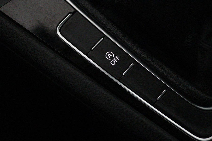 Volkswagen Golf 1.0 TSI Comfortline (PARKEERSENSOREN, CRUISE ADAPTIEF, NAVIGATIE, STOELVERWARMING)