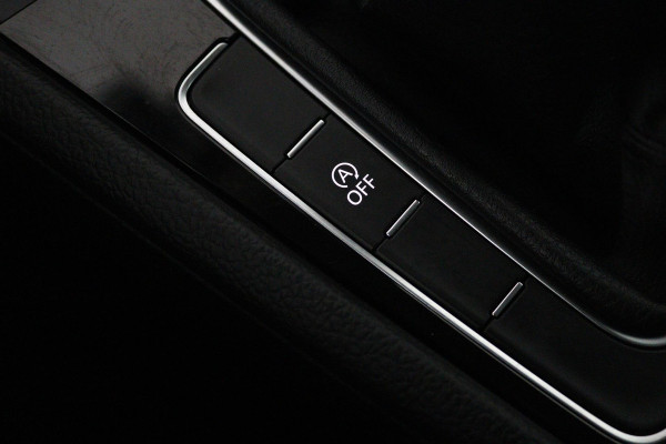 Volkswagen Golf 1.0 TSI Comfortline (PARKEERSENSOREN, CRUISE ADAPTIEF, NAVIGATIE, STOELVERWARMING)